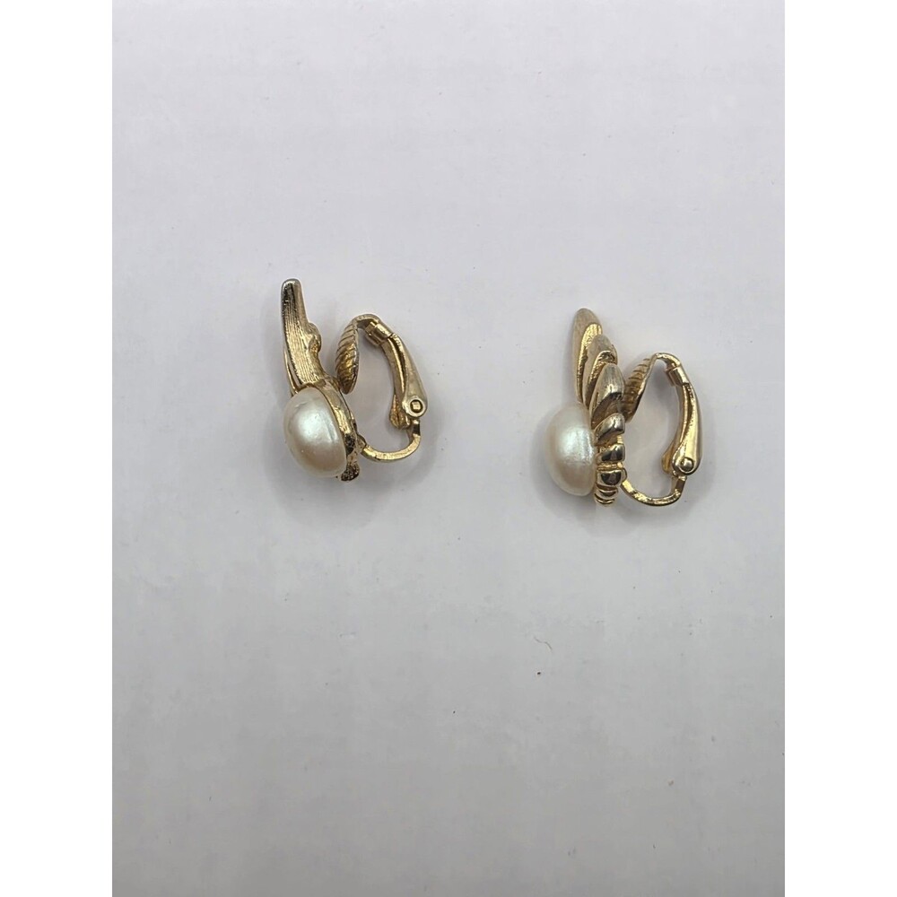 Vintage Goldtone Faux Pearl Cocktail Clip-On Earrings 3/4" - Picture 4 of 5